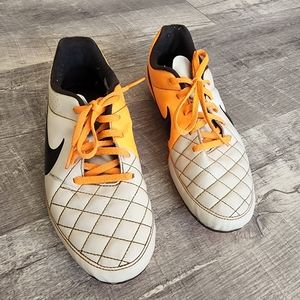 Nike JR TIEMPO RIO II FG-R Desert Sand Black Orange Shoe Size: 5.5Y Youth Cleats